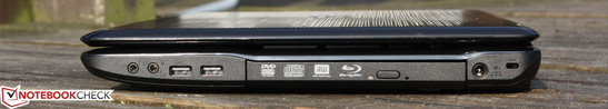 Rechte Seite: Line-Out, Mikrofon, 2 x USB 2.0, Blu-ray ROM, AC, Kensington