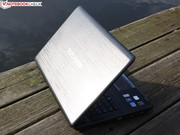 Im Gegensatz zu anderen Herstellern steht Toshiba zum Kunststoff-Finish.