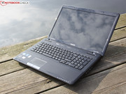 das Material wurde aber poliert und dann mit einer unregelmäßigen Struktur versehen.