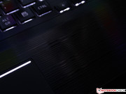 Vorteil: Es glänzt, kaschiert Fingerabdrücke aber sehr gut