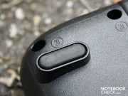 Die Standfüße der Rückseite heben das Chassis zur besseren Unterbodenbelüftung relativ stark an.