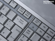 sowie den großzügigen Zwischenräumen der Tastaturbereiche.