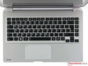 Tastatur: breites Layout, viel Zwischenraum