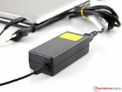 Netzteil 45 Watt, 251 Gramm mit Kabel