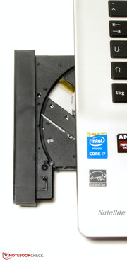 Trotz einem Preis von knapp 1.200 Euro steckt nur ein DVD-Brenner in dem Rechner. Hier hätten wir ein Blu-Ray-Laufwerk erwartet.