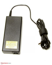 Das Netzteil bringt es auf ein Gewicht von 544 Gramm.