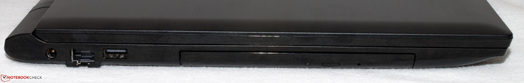 rechts: Netzanschluss, Ethernet-Anschluss, USB 2.0, DVD-Brenner