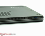 Die Abluftöffnung findet sich direkt neben der HDMI-Schnittstelle an der hinteren Gehäusekante.