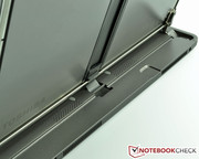 Dieser ist mit einer Metallstange mit...