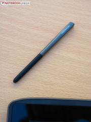 Der Touchpen findet praktischerweise im Gehäuse Platz.