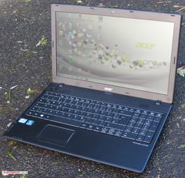 Das Acer Travelmate P453-M-53214G50Makk im Außeneinsatz.