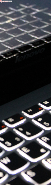 Lenovo IdeaPad U430 Touch: Gelungen. Die beleuchtete Tastatur gibt sich tauglich für Vielschreiber.