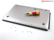 Wartung leichtgemacht. Wer sich durch neun Torx-T6- und ...