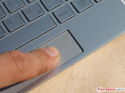 .. durch ein kleines Click-Pad.