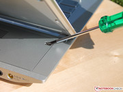 Können wir hier die Motorhaube öffnen? So einfach klappt das leider nicht, wir geben auf.