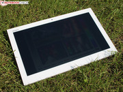 .. der Glare-Type spiegelt sehr stark. Da nützt auch die hohe Helligkeit nichts.