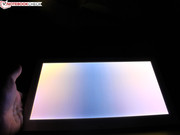 In den Rändern wird das auch bei seitlichem Blick im Normalbetrieb sichtbar.