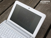 Das ist schade, denn das 306 cd/m² helle und matte Display eignet sich bestens zum Surfen im Café.