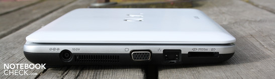 Linke Seite: Kensington, AC, VGA, LAN, CardReader