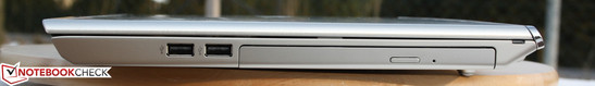 rechte Seite: 2x USB 2.0, DVD-Multibrenner
