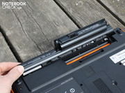 Hier kann auch der sicher arretierte Akku rollend entnommen werden.