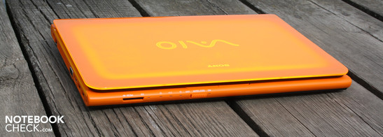 Sony Vaio VPC-CA1S1E/D Orange: Wer auffallen will und verspielte Lichteffekte liebt, der kommt um die CA-Serie nicht herum.