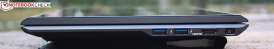 rechte Seite: 2x USB 3.0 (1x Sleep & Charge), HDMI, Power-On