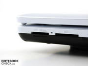 oder die zwei Kartenleser an der Frontseite (Memory Stick und SD-Card)