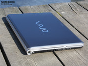 die ein großformatiges Notebook (16.4-Zoll) mit hohem Anspruch an die Verarbeitung und Optik suchen.