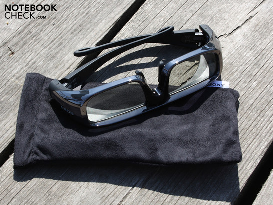 Sony Vaio VPC-F21Z1E/BI 3D-Ready: Toller 3D-Effekt auf erstklassigem Panel, aber zu wenig GPU-Leistung für Spiele mit Shutter-Brille.