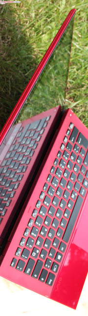 Sony Vaio Pro 13 SVP-1321C5ER RED Edition: mit Multitouch-Panel und einer nachgebenden Tastatur