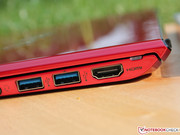 Die Anschlüsse sitzen zu dicht, sperrige Stecker blockieren den Nachbar-Port.