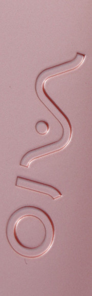 Sony Vaio SVE-1111M1E/P: Hübsche Optik und angenehm matte Oberflächen.