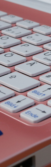 Sony Vaio SVE-1111M1E/P: ein Graus für Vielschreiber: Ungenau Tippen durch plane und oft zu kleine Tasten.