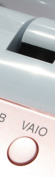 Sony Vaio SVE-1111M1E/P: Die Stabilität ist keine Weltklasse. Nutzer sollten vorsichtig mit ihrem Vaio umgehen.