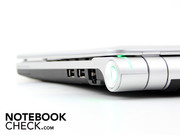 Mangels optischen Laufwerks ist an der rechten Seite viel Platz, sogar für ExpressCard34.