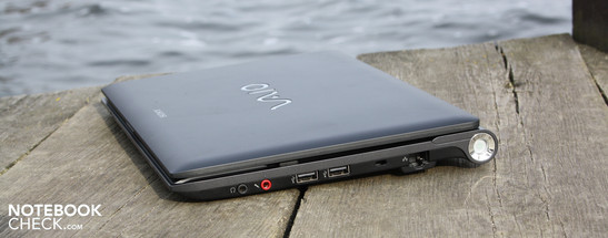 Sony Vaio VPC-YA1V9E/B: Guter Mobilbegleiter mit der Schwäche eines Glare-Type Displays.