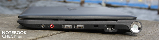 Rechte Seite: Audio, 2 x USB 2.0, Kensington, Ethernet