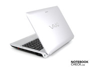 Der Deckel ist silbern lackiert – hier lauert die Gefahr von Kratzern.