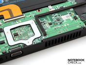 Mainboard, darunter Wärmetauscher