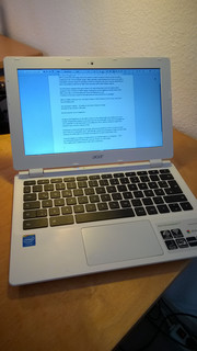 Die Akkulaufzeit bei der Textverarbeitung (offline) liegt bei mehr als 9 Stunden.