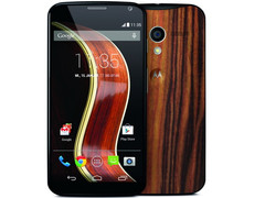 Moto X: Motorola Smartphone ab Mai auch mit Nussbaumholz-Cover