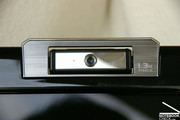 ...einer 1,3 Megapixel Webcam mit integriertem Mikrofon...