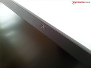 Die Webcam ist im Displayrahmen integriert.