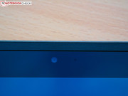 Neben der üblichen HD-Webcam inklusive Mikrofon...