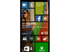 Windows Phone 8.1 erlaubt das Einbinden von Wallpapern im Homescreen (Bild: Microsoft)