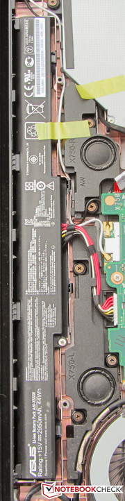 Der Akku ist in das Notebook eingebaut.