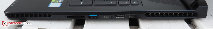 rechte Seite: Kartenleser, USB 3.0, USB 3.1 Gen2 Typ C, HDMI, Mini-DisplayPort