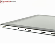 Neben einem Micro-USB-Slot besitzt das Xoro PAD 9718DR auch einen microSD-Kartenleser.