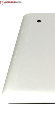 An der Alurückseite erläutern aufgedruckte Piktogramme die Schnittstellen und Bedienelemente.